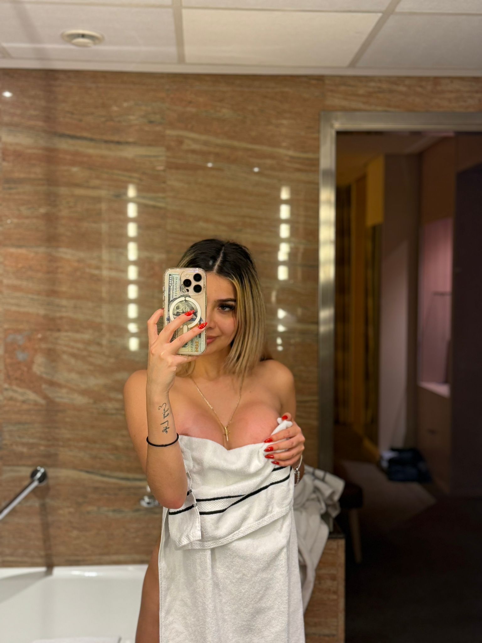 Escort - MARTINA - Ibiza Tops